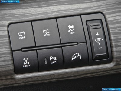 kia_2011-sorento_1600x1200_070.jpg